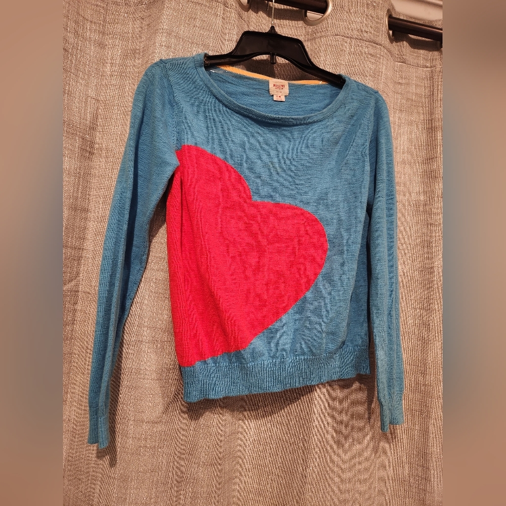 Mossimo medium blue and red heart sweater